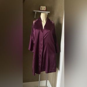 Victoria Secret Satin With Lace Burgundy Robe Kimono Size XS/S ( no Belt)